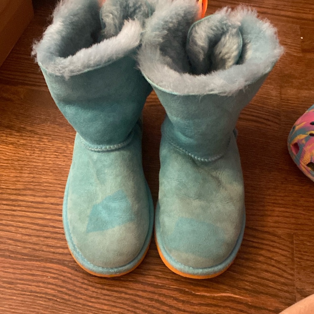 UGG teal
